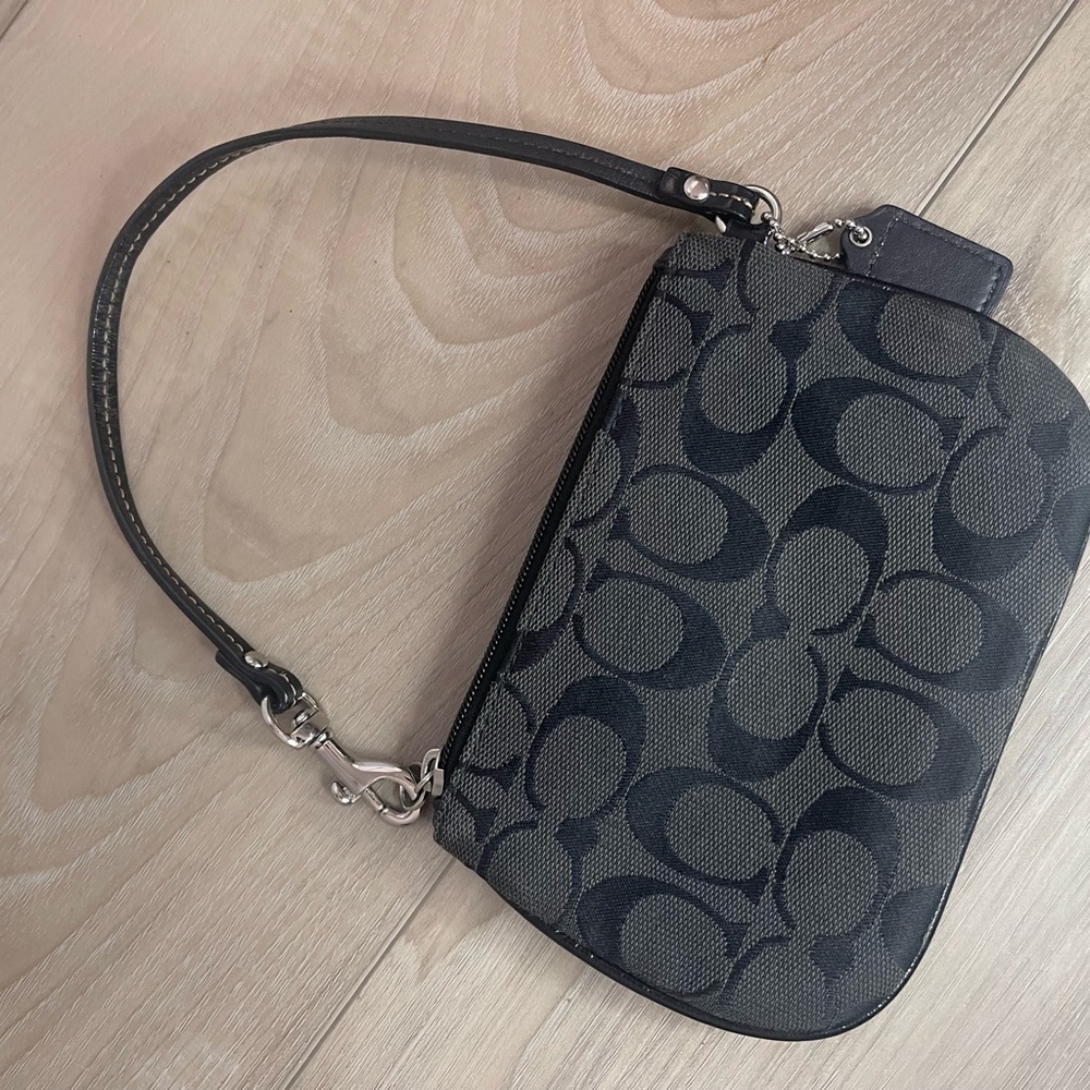 Black coach wristlet - Picture 3 of 6